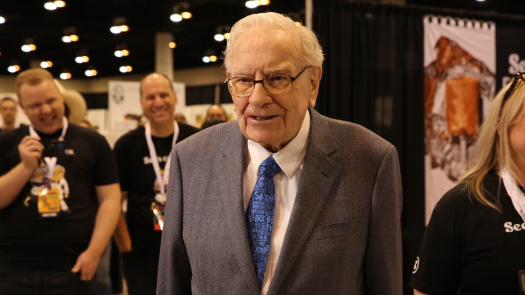 Warren Buffett Calls The Late Charlie Munger "part Big Brother,