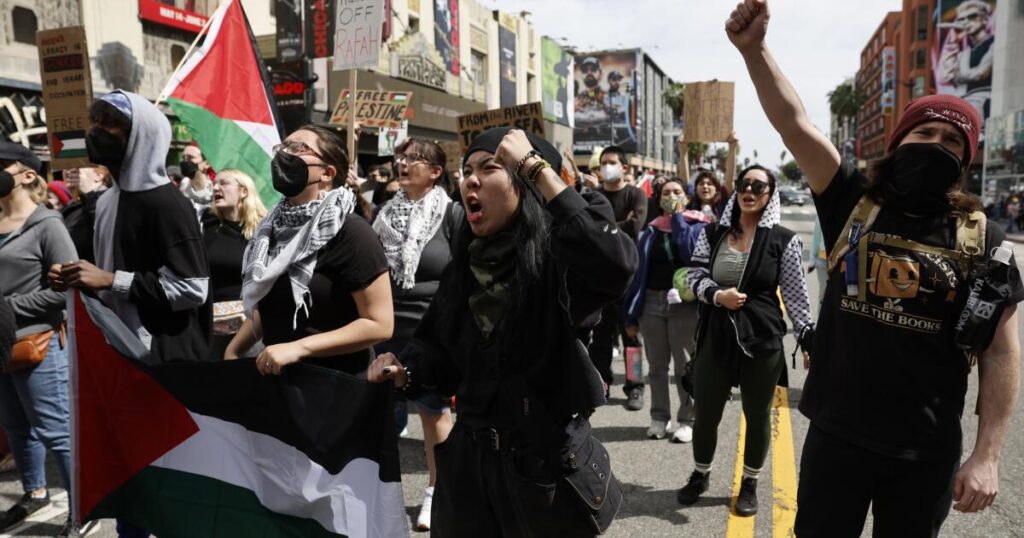 1,000 Protesters In Gaza Gather Before The Oscars And Block