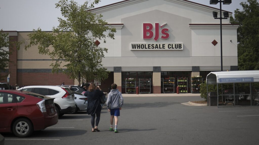 Bj's Wholesale, A Costco And Sam's Competitor, Will Open Clubs