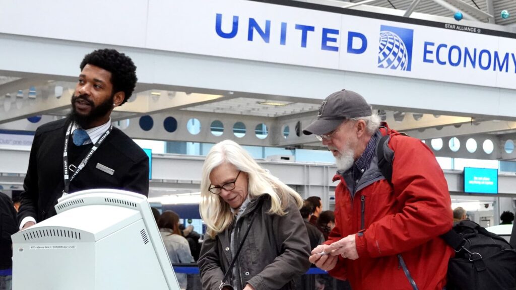 United Airlines Begins Letting Customers Accumulate Frequent Flyer Miles