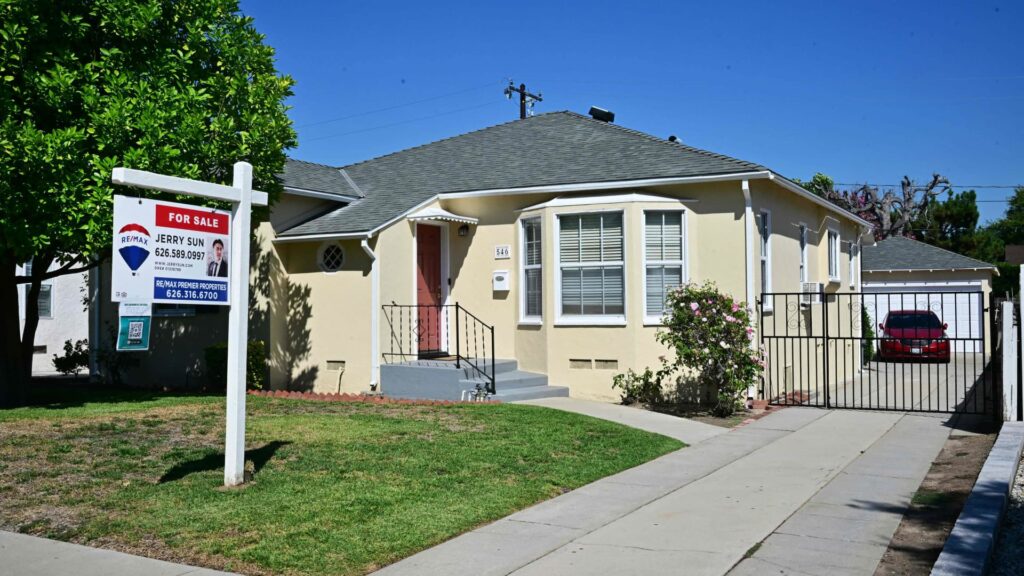 Weekly Mortgage Demand Jumps Again As Interest Rates Drop Below