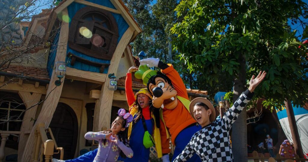 A Woman Is Suing Disneyland, Claiming That Goofy Seriously Injured